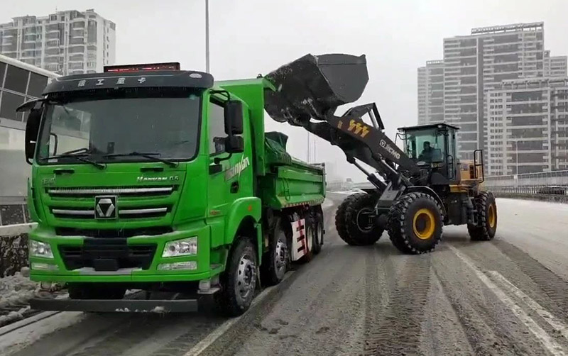 除雪保畅通，凯发k8天生赢家一触即发汽车在行动